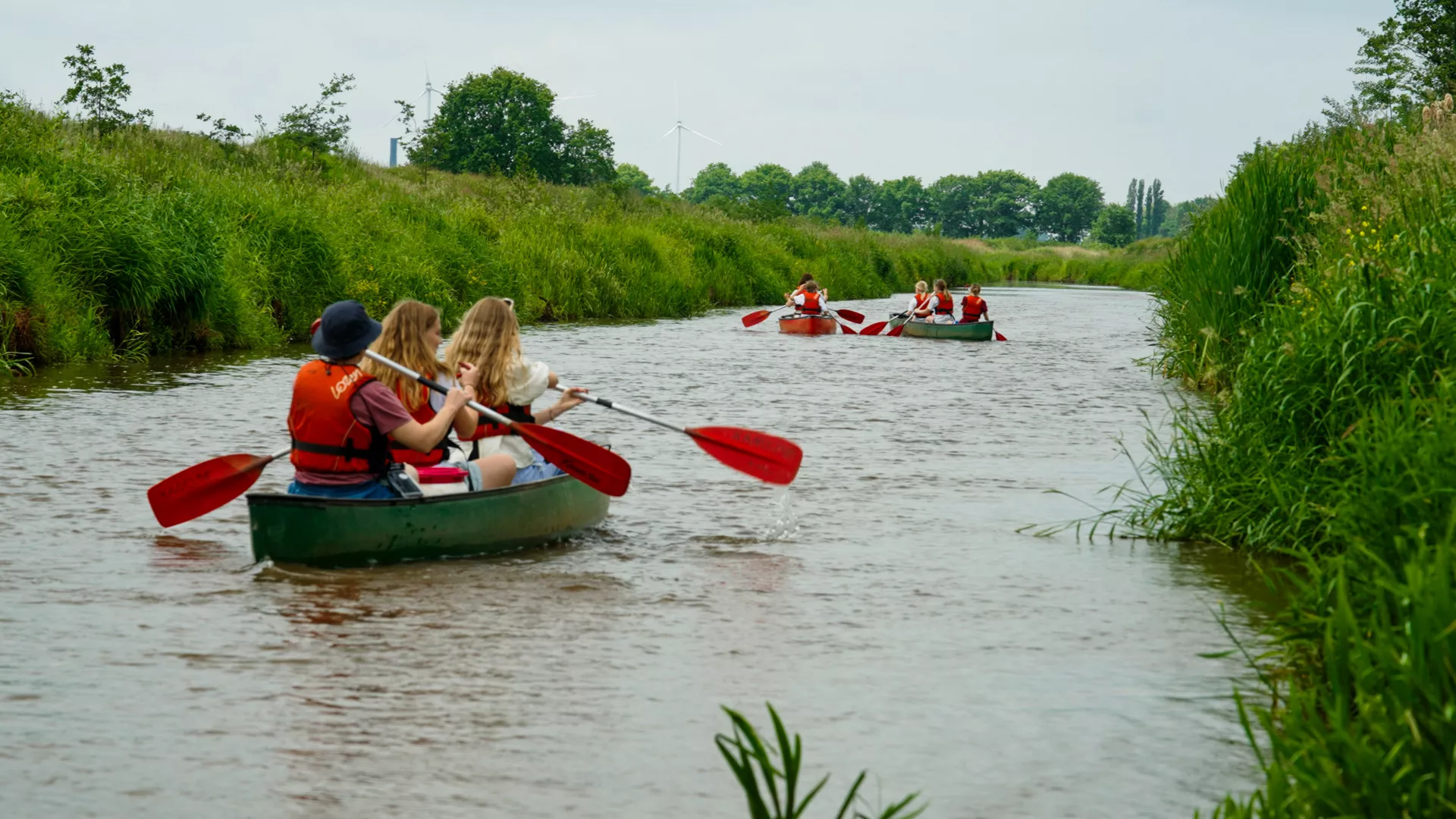 Collega's op de Kleine Nete tijdens een teambuilding bij Ark van Noë